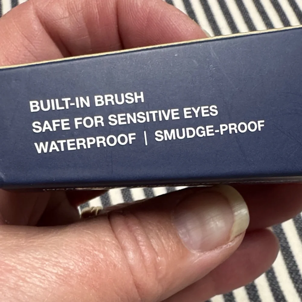 Venique Eyeliner Waterproof Gel by Cailyn